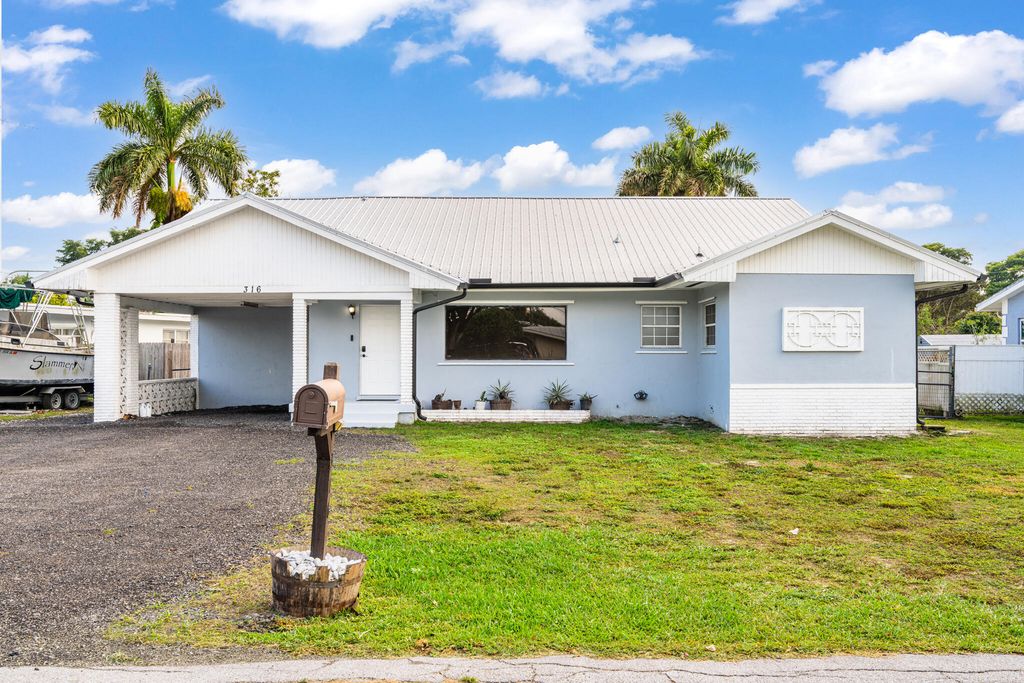 316 NW Avenue E, Belle Glade, FL 33430