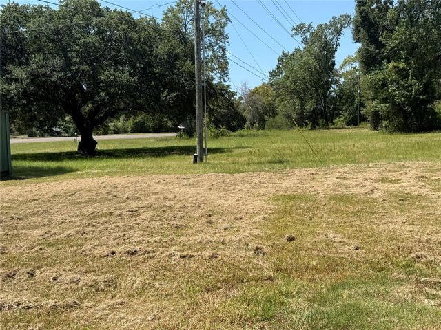 1331 Us Highway 190 W, Oakhurst, TX 77359