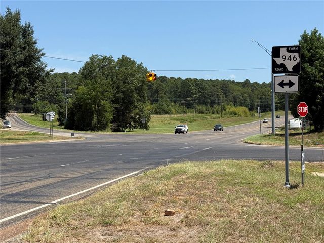 1331 Us Highway 190 W, Oakhurst, TX 77359