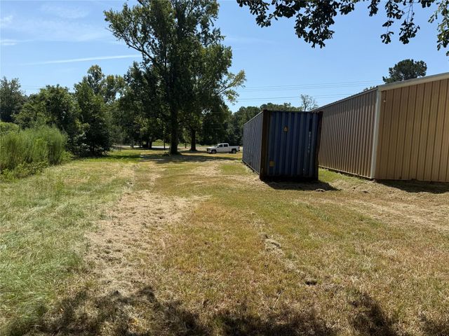 1331 Us Highway 190 W, Oakhurst, TX 77359