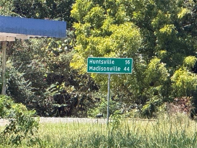 1331 Us Highway 190 W, Oakhurst, TX 77359