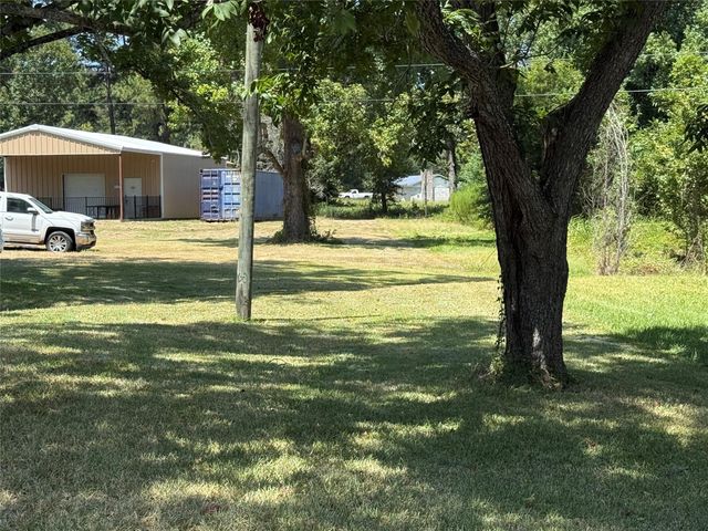 1331 Us Highway 190 W, Oakhurst, TX 77359
