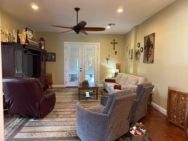 136 Margaret St, Thibodaux, LA 70301