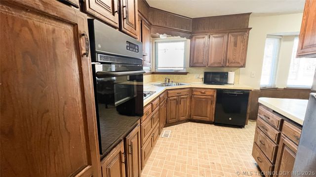 219 W 31st Street, Sand Springs, OK 74063