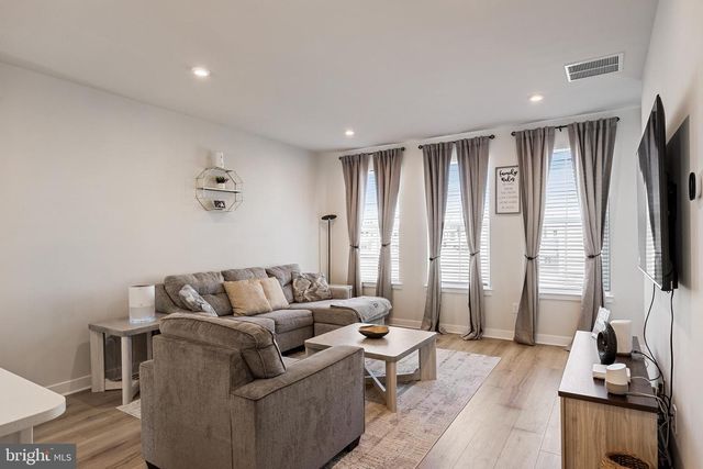 30 SAND HILLS DR, Williamstown, NJ 08094