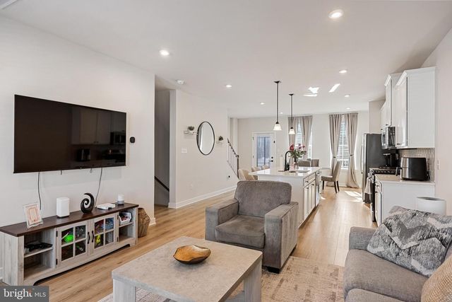 30 SAND HILLS DR, Williamstown, NJ 08094