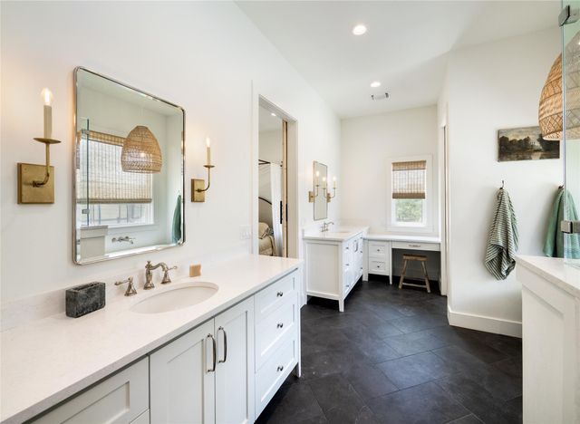112 Roanoak DR, Dripping Springs, TX 78620