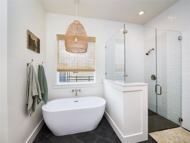 112 Roanoak DR, Dripping Springs, TX 78620