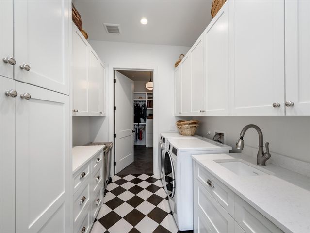 112 Roanoak DR, Dripping Springs, TX 78620