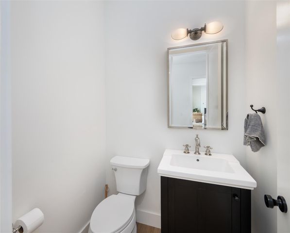 112 Roanoak DR, Dripping Springs, TX 78620