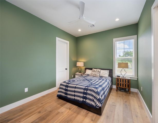 112 Roanoak DR, Dripping Springs, TX 78620