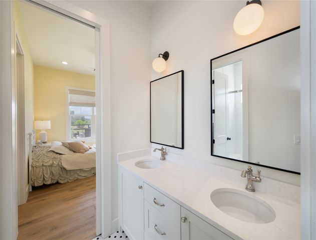 112 Roanoak DR, Dripping Springs, TX 78620