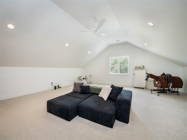 112 Roanoak DR, Dripping Springs, TX 78620