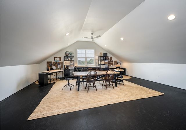 112 Roanoak DR, Dripping Springs, TX 78620
