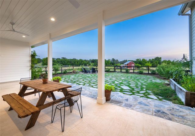 112 Roanoak DR, Dripping Springs, TX 78620