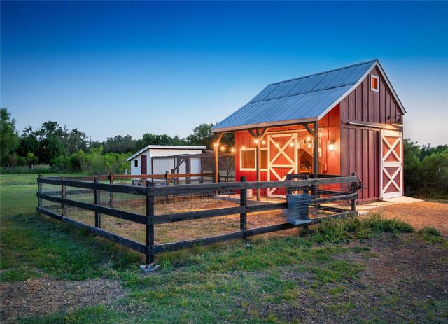 112 Roanoak DR, Dripping Springs, TX 78620