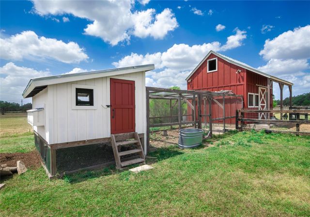 112 Roanoak DR, Dripping Springs, TX 78620