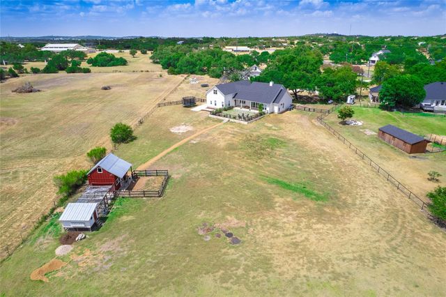 112 Roanoak DR, Dripping Springs, TX 78620