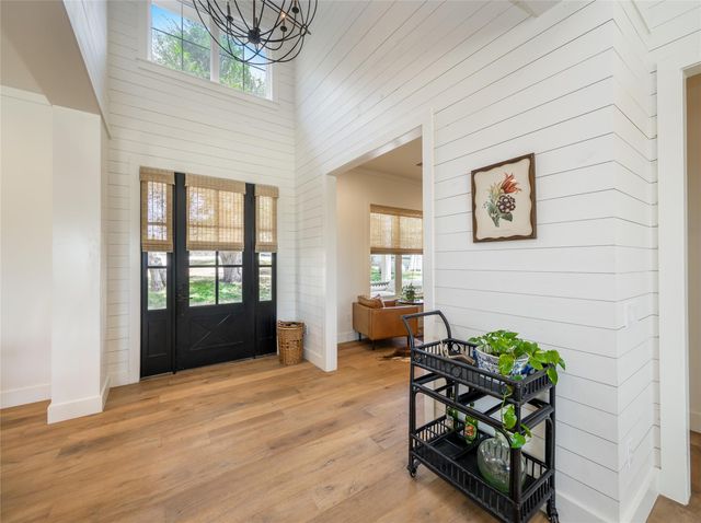112 Roanoak DR, Dripping Springs, TX 78620