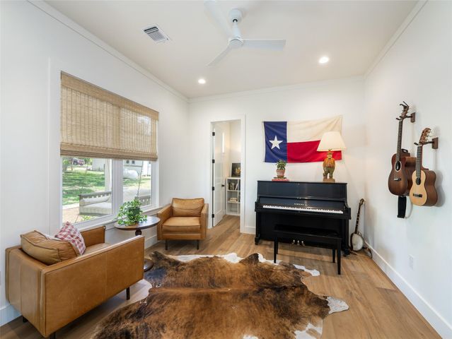 112 Roanoak DR, Dripping Springs, TX 78620