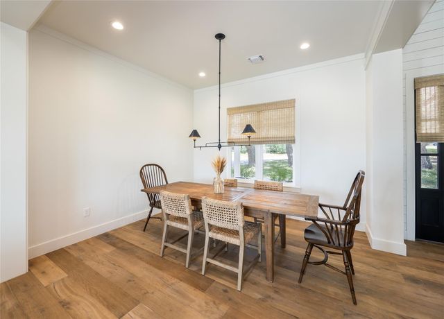 112 Roanoak DR, Dripping Springs, TX 78620