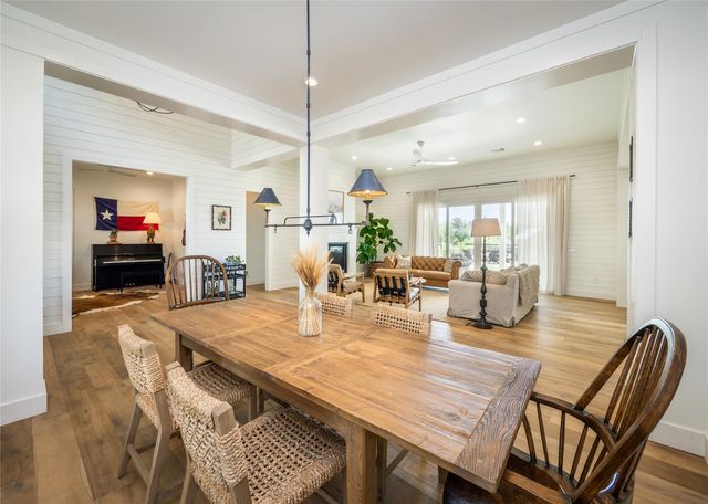 112 Roanoak DR, Dripping Springs, TX 78620