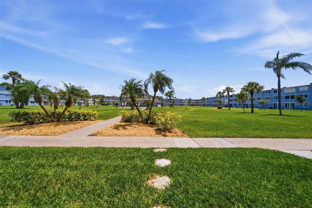4895 BAY STREET NE 101, St Petersburg, FL 33703