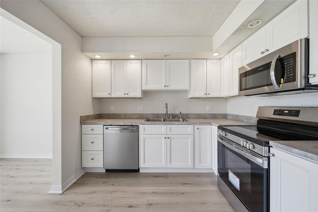 4895 BAY STREET NE 101, St Petersburg, FL 33703