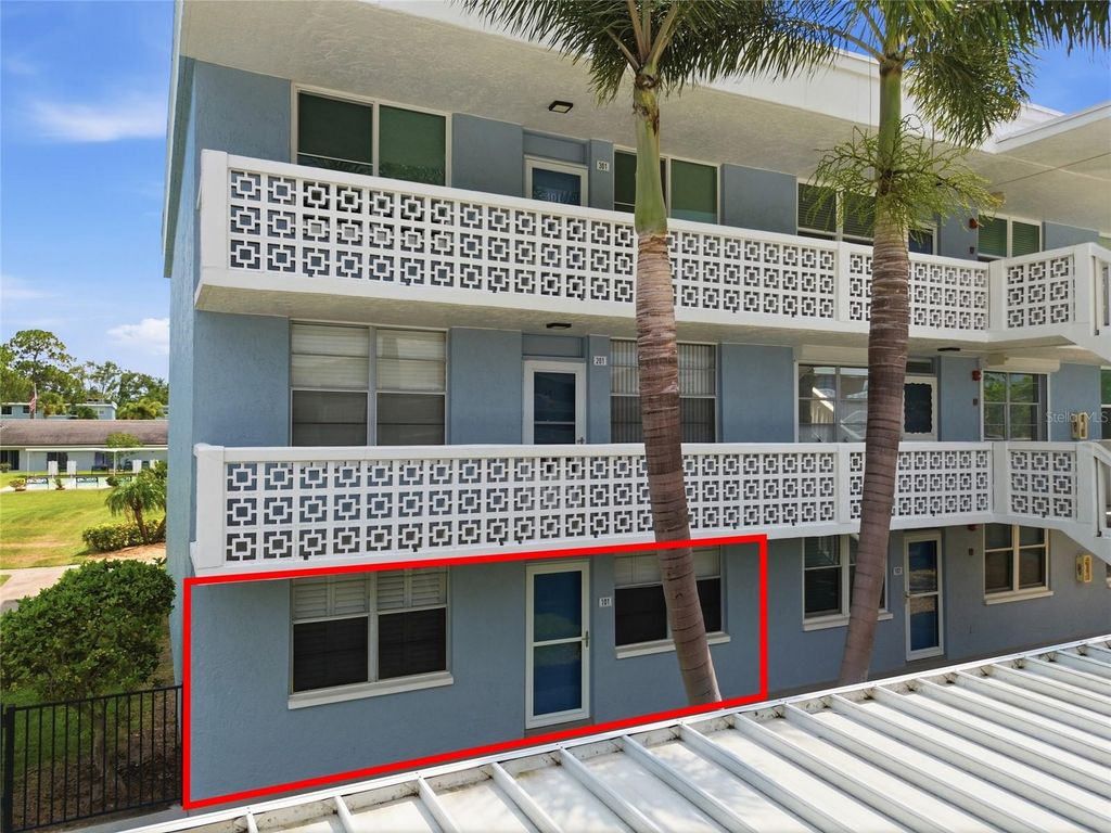 4895 BAY STREET NE 101, St Petersburg, FL 33703