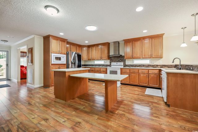 263 Walden Lake Rd., Conway, SC 29526