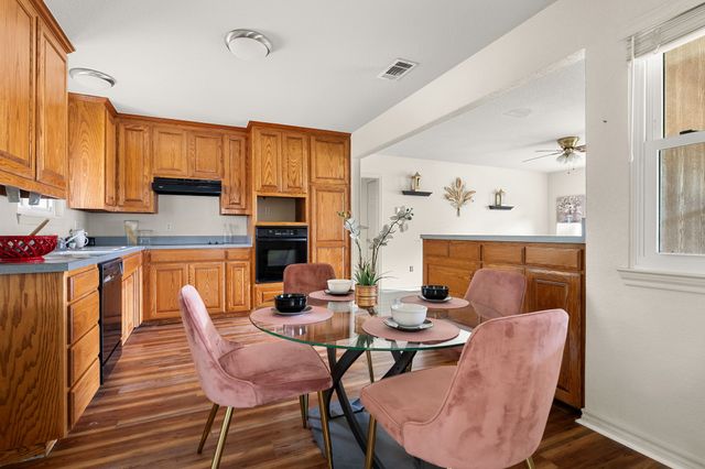 5316 Cahill Oval Street, River Oaks, TX 76114