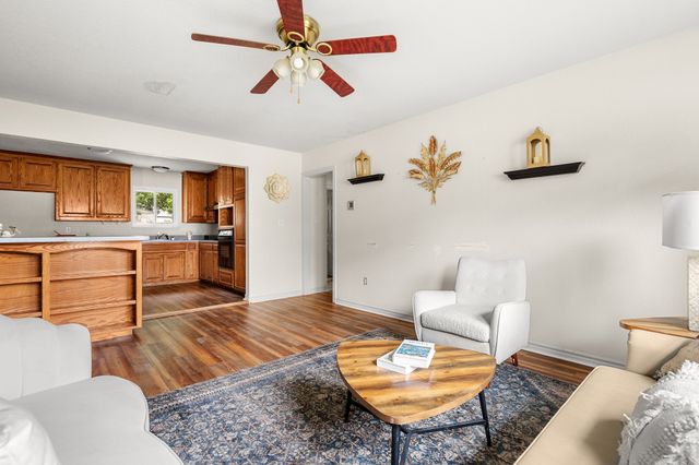5316 Cahill Oval Street, River Oaks, TX 76114