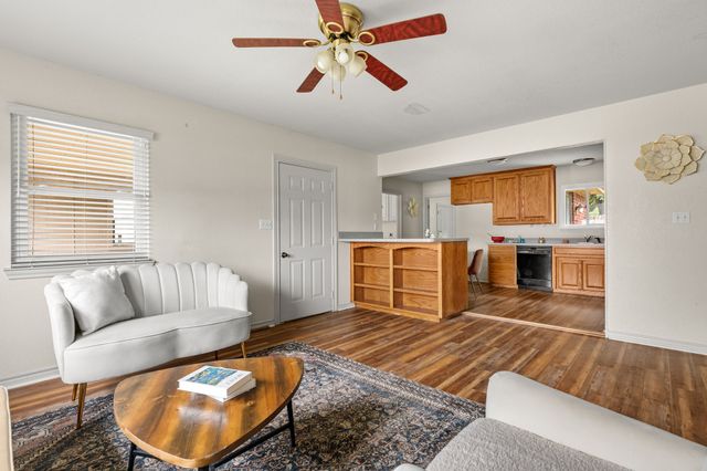 5316 Cahill Oval Street, River Oaks, TX 76114