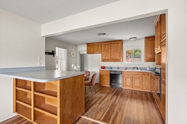 5316 Cahill Oval Street, River Oaks, TX 76114