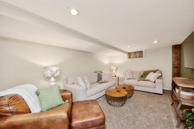 4008 67th Street, Urbandale, IA 50322