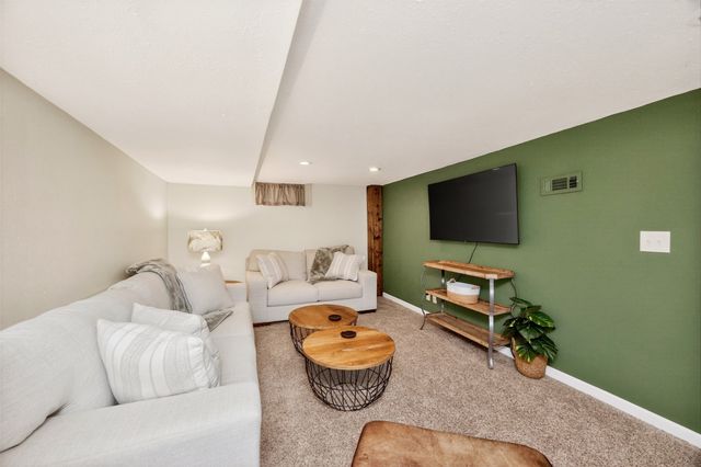 4008 67th Street, Urbandale, IA 50322