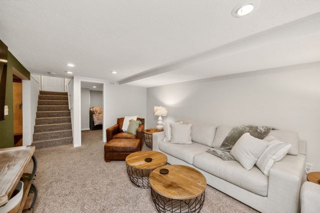 4008 67th Street, Urbandale, IA 50322