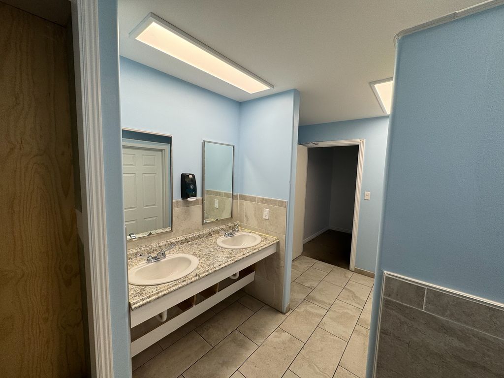 Address unavailable. photo 31