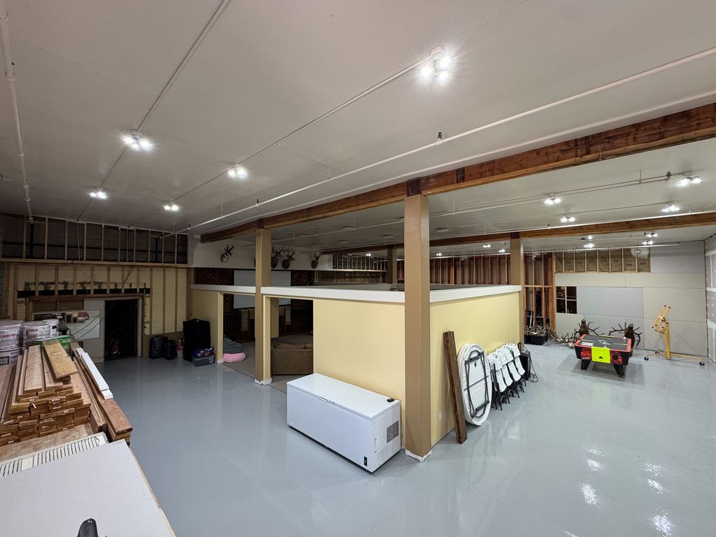 Address unavailable. photo 33