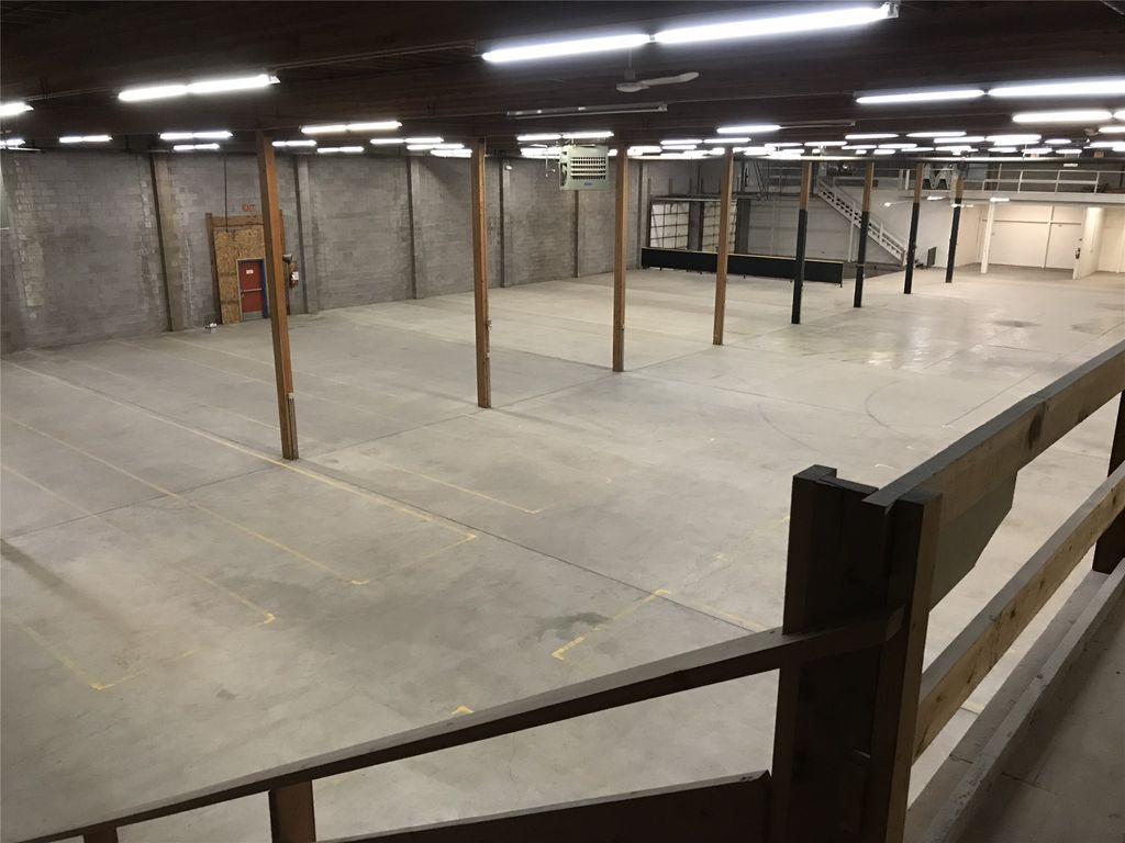 Address unavailable. photo 38