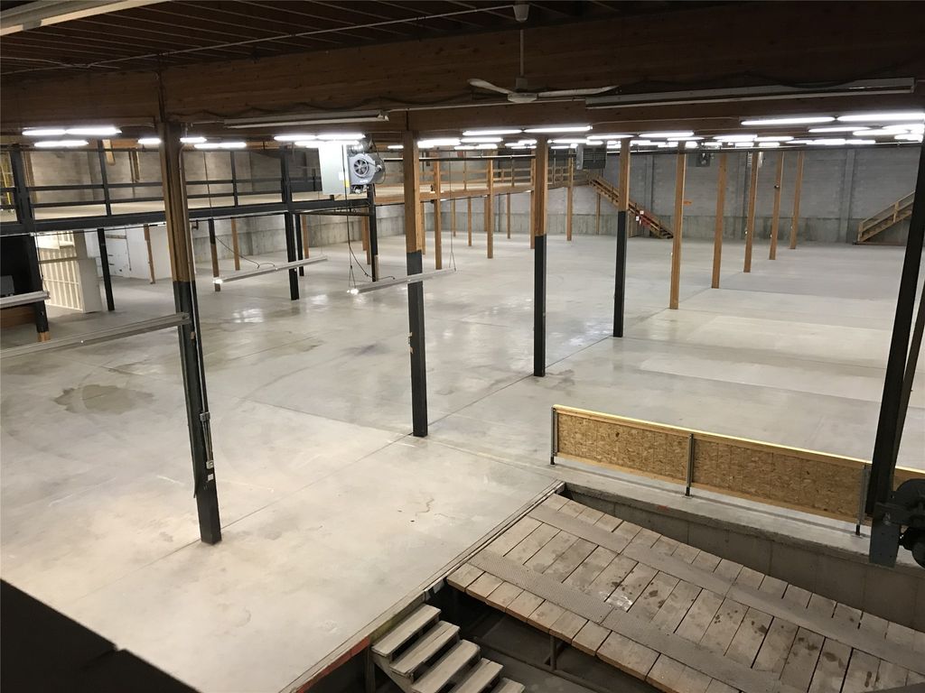 Address unavailable. photo 39