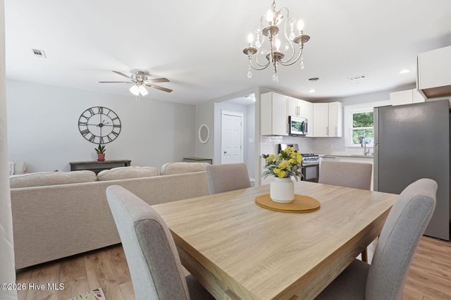 906 Cedar Court, Aberdeen, NC 28315
