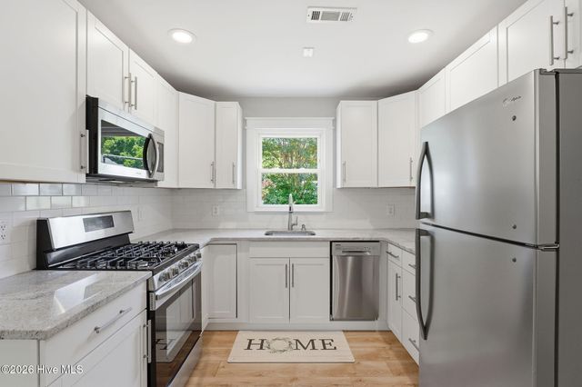 906 Cedar Court, Aberdeen, NC 28315