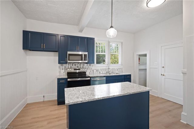 2360 N Patterson Avenue, Winston-salem, NC 27105