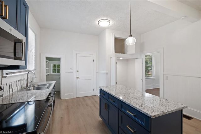 2360 N Patterson Avenue, Winston-salem, NC 27105