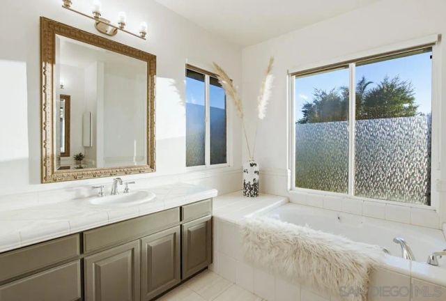2327 Orchard View Ln, Escondido, CA 92027