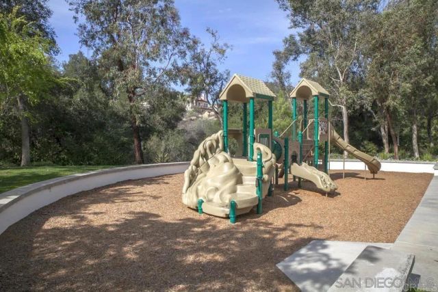 2327 Orchard View Ln, Escondido, CA 92027