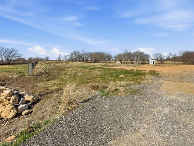 11106 FM 1173, Krum, TX 76249