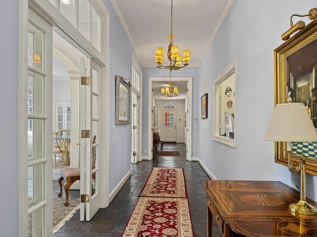 1700 Clubview Drive, Tyler, TX 75701