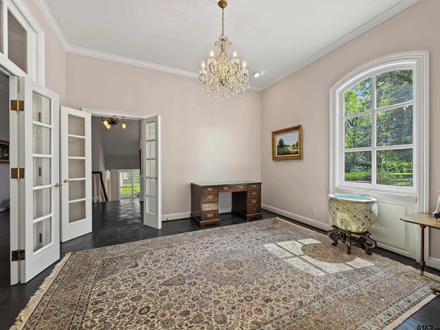 1700 Clubview Drive, Tyler, TX 75701